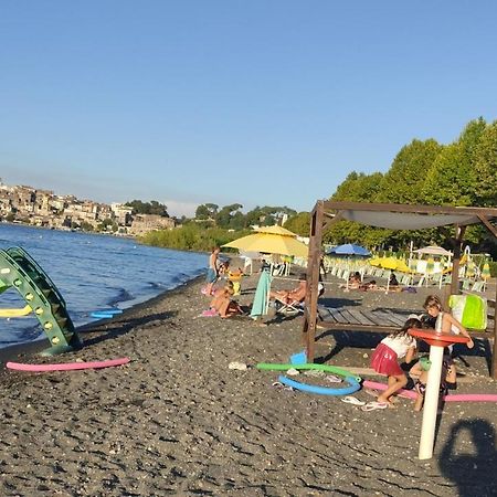 Iride Sul Lago 1 Via Principessa Jolanda 10-Piazza Del Molo 앙귈라라사바치아 외부 사진