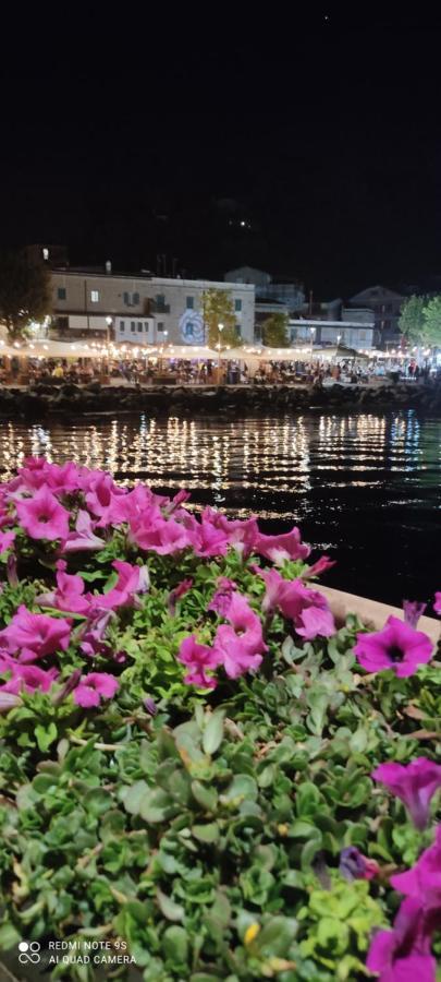 Iride Sul Lago 1 Via Principessa Jolanda 10-Piazza Del Molo 앙귈라라사바치아 외부 사진