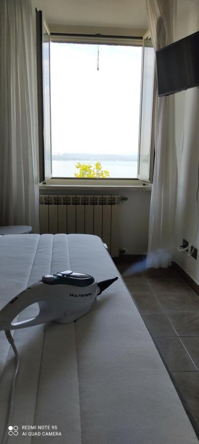 Iride Sul Lago 1 Via Principessa Jolanda 10-Piazza Del Molo 앙귈라라사바치아 외부 사진