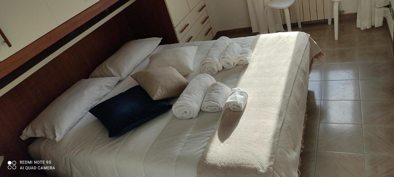 Iride Sul Lago 1 Via Principessa Jolanda 10-Piazza Del Molo 앙귈라라사바치아 외부 사진