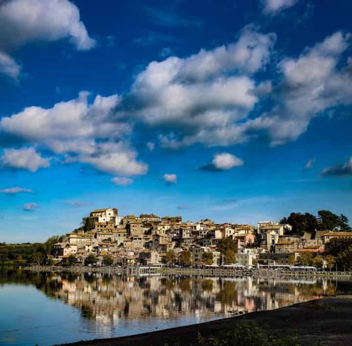 Iride Sul Lago 1 Via Principessa Jolanda 10-Piazza Del Molo 앙귈라라사바치아 외부 사진